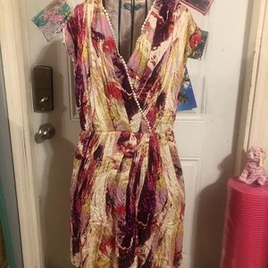 Gorgeous abstract midi wrap dress 👗